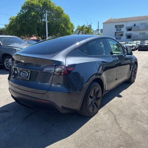 TESLA MODEL Y LONG RANGE - 8