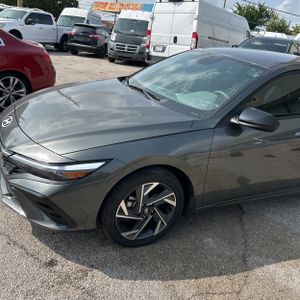صورة 2 لـ 2025 Hyundai ELANTRA SEL SPORT