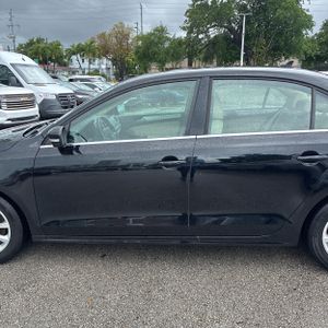 VOLKSWAGEN JETTA SE - 4