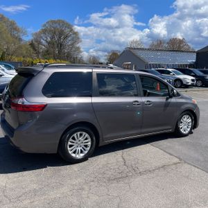 TOYOTA SIENNA - 10