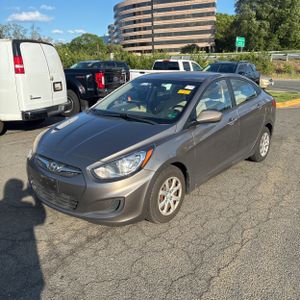 HYUNDAI ACCENT GLS - 1