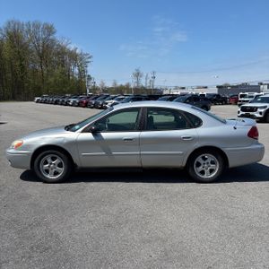 FORD TAURUS SE - 3
