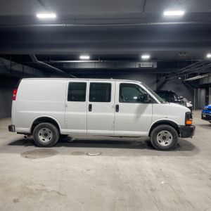 CHEVROLET EXPRESS 2500 - 10