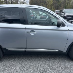 MITSUBISHI OUTLANDER ES - 10