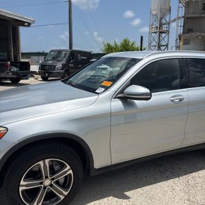 2016 Mercedes-BENZ GLC photo 2