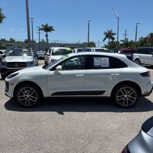 PORSCHE MACAN - 3