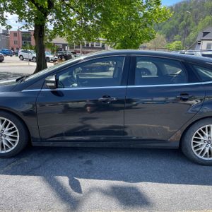 FORD FOCUS TITANIUM - 4