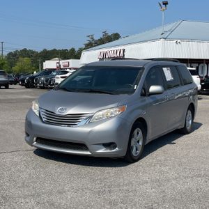 TOYOTA SIENNA - 1