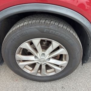 2015 Nissan ROGUE SV thumbnail 20