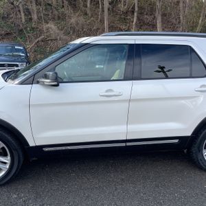 FORD EXPLORER XLT - 4