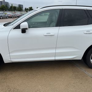 2022 Volvo XC60 B5 MOMENTUM 照片 4