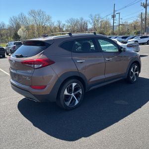 HYUNDAI TUCSON LIMITED - 8