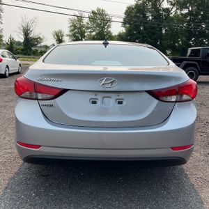 صورة 7 لـ 2016 Hyundai ELANTRA SE