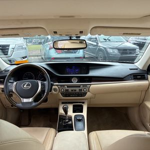 صورة 37 لـ 2014 Lexus ES 350 BASE