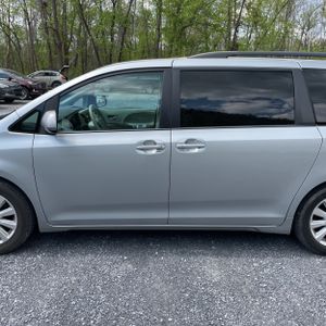 TOYOTA SIENNA - 4