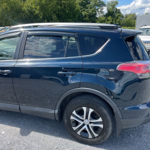 صورة 6 لـ 2017 Toyota RAV4 LE