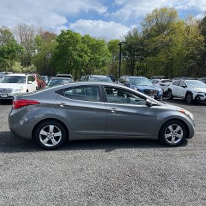 HYUNDAI ELANTRA GLS - 10