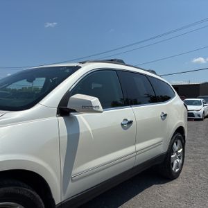 2014 Chevrolet TRAVERSE LTZ photo 2