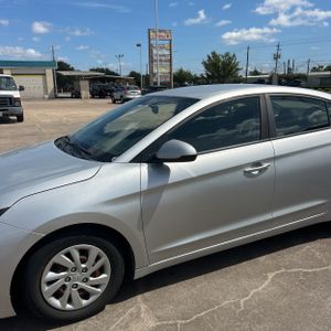 صورة 2 لـ 2019 Hyundai ELANTRA SE