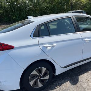 HYUNDAI IONIQ HYBRID SEL - 9