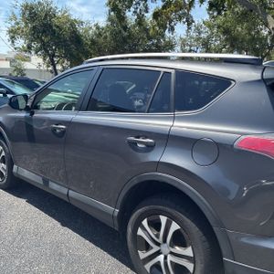 2016 Toyota RAV4 LE — фото 6