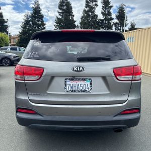 KIA SORENTO LX V6 - 7