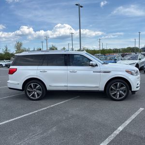 LINCOLN NAVIGATOR BLACK LABEL - 10