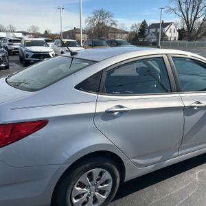 HYUNDAI ACCENT SE - 9
