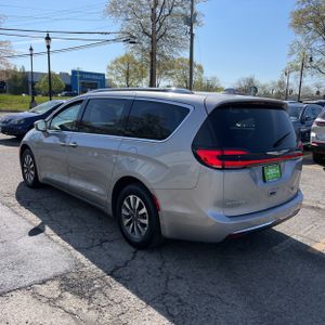 CHRYSLER PACIFICA HYBRID TOURING L - 5