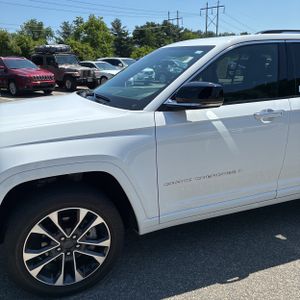 2023 JEEP GRAND CHEROKEE OVERLAND 照片 2