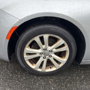 2015 Chrysler 200 LIMITED thumbnail 16