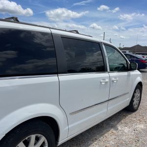 CHRYSLER TOWN AND COUNTRY TOURING - 9