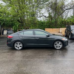 HYUNDAI ELANTRA LIMITED - 10