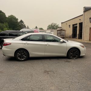 2017 Toyota CAMRY SE photo 10