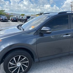 2018 Toyota RAV4 LIMITED — фото 2