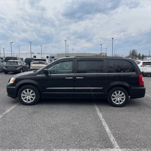 CHRYSLER TOWN AND COUNTRY TOURING - 3