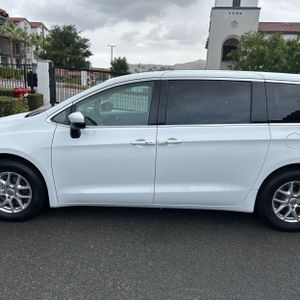 CHRYSLER PACIFICA TOURING L - 4