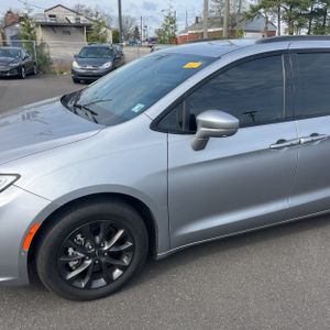 CHRYSLER PACIFICA TOURING L - 2