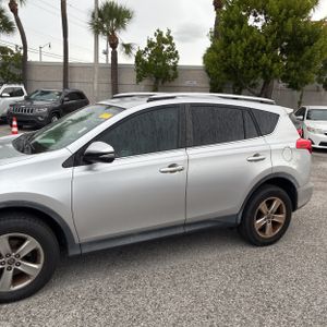 صورة 4 لـ 2015 Toyota RAV4 XLE