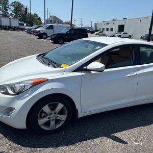 2013 Hyundai ELANTRA GLS — фото 2