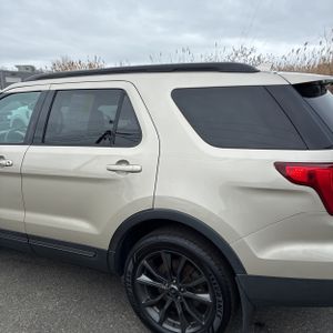 FORD EXPLORER XLT - 6