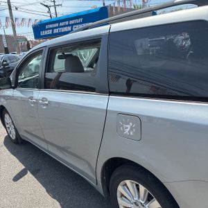 TOYOTA SIENNA - 6