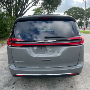 2022 Chrysler PACIFICA TOURING L photo 7