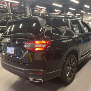 صورة 8 لـ 2025 Honda PILOT SPORT