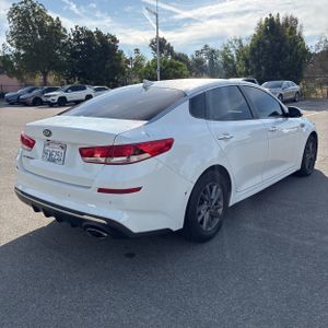 KIA OPTIMA LX - 8