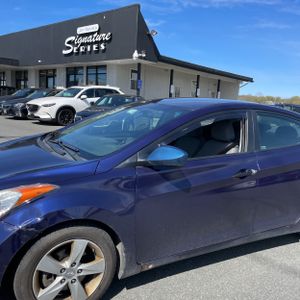 HYUNDAI ELANTRA GLS - 2