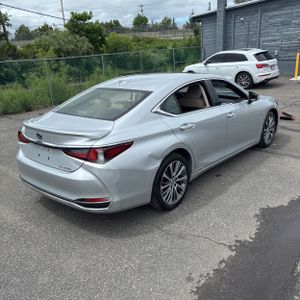 صورة 8 لـ 2019 Lexus ES 300H BASE
