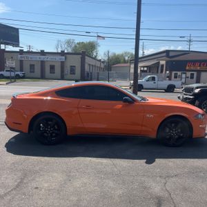 FORD MUSTANG GT - 10