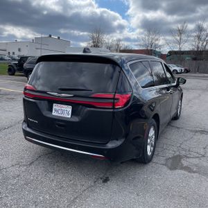 CHRYSLER PACIFICA TOURING L - 8