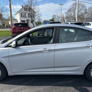 HYUNDAI ACCENT SE - 4